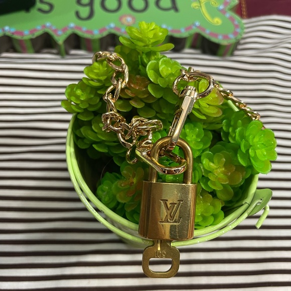 Louis Vuitton Pad Lock Chocker Necklace#318 - Picture 3 of 15